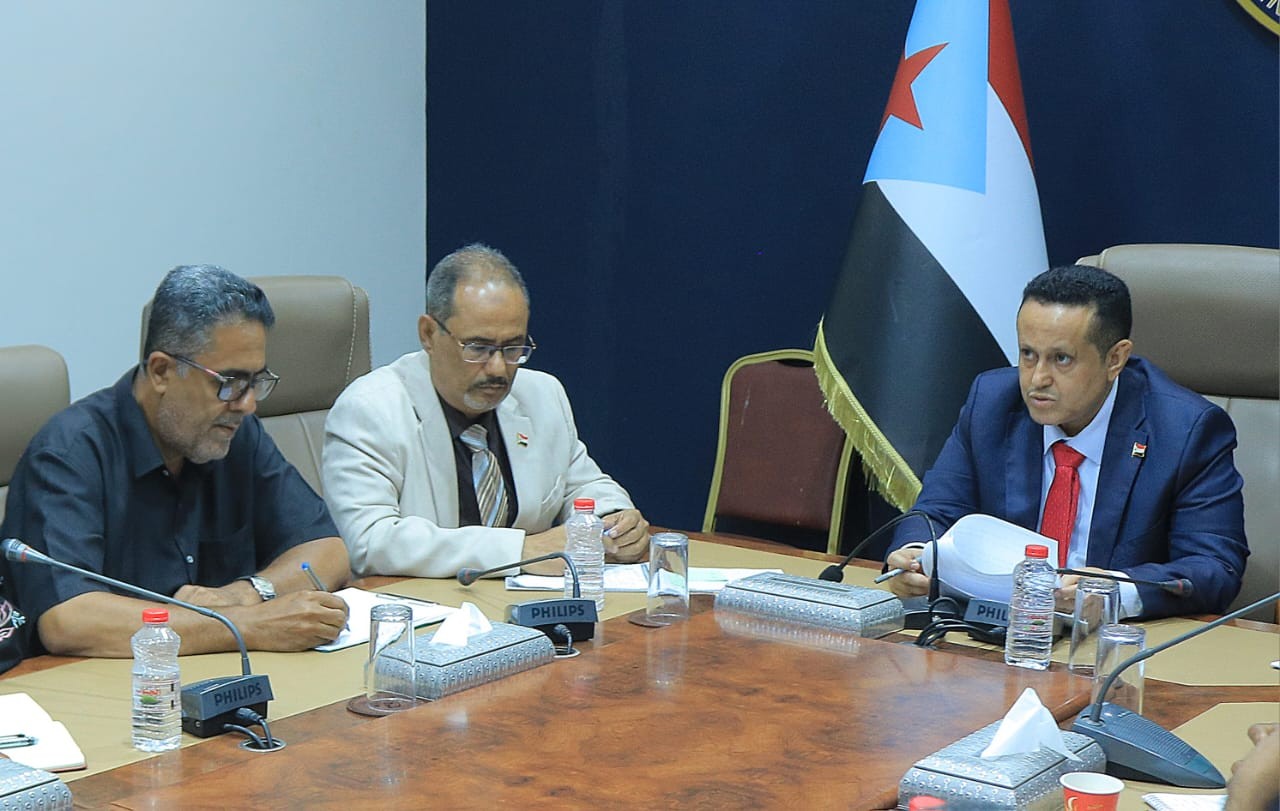 الحالمي يعقد لقاء بالهيئة السياسية ويؤكد على أهمية الخطاب السياسي في تعزيز الانتماء للارض في مواجهة التدخلات الخارجية الحالمي يعقد لقاء بالهيئة السياسية ويؤكد على أهمية الخطاب السياسي في تعزيز الانتماء للارض في مواجهة التدخلات الخارجية