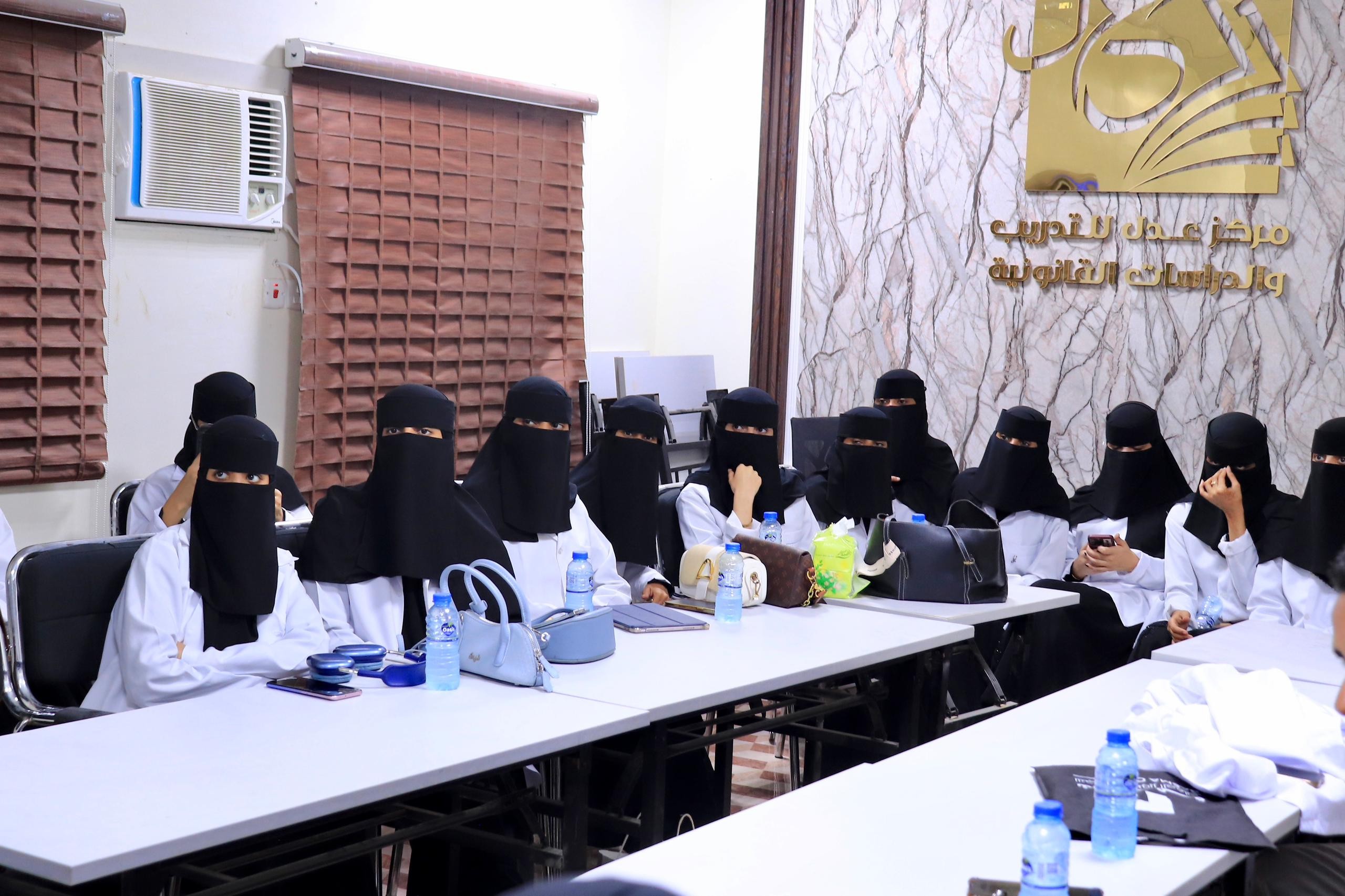 منسقية الانتقالي بكلية الطب بجامعة حضرموت تقيم ندوه علمية وعمليه بمناسبة اليوم العالمي للمختبرات منسقية الانتقالي بكلية الطب بجامعة حضرموت تقيم ندوه علمية وعمليه بمناسبة اليوم العالمي للمختبرات