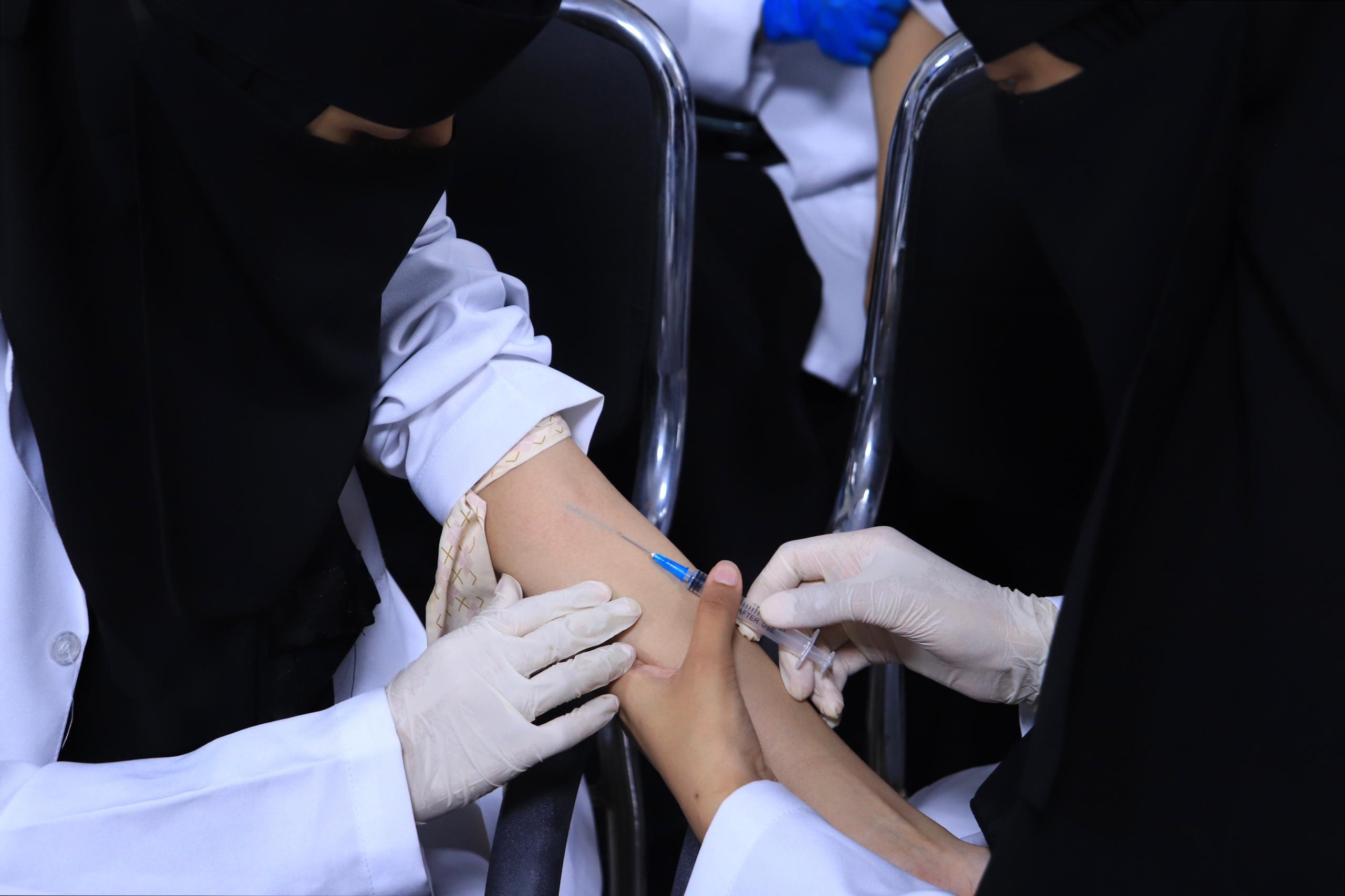 منسقية الانتقالي بكلية الطب بجامعة حضرموت تقيم ندوه علمية وعمليه بمناسبة اليوم العالمي للمختبرات منسقية الانتقالي بكلية الطب بجامعة حضرموت تقيم ندوه علمية وعمليه بمناسبة اليوم العالمي للمختبرات
