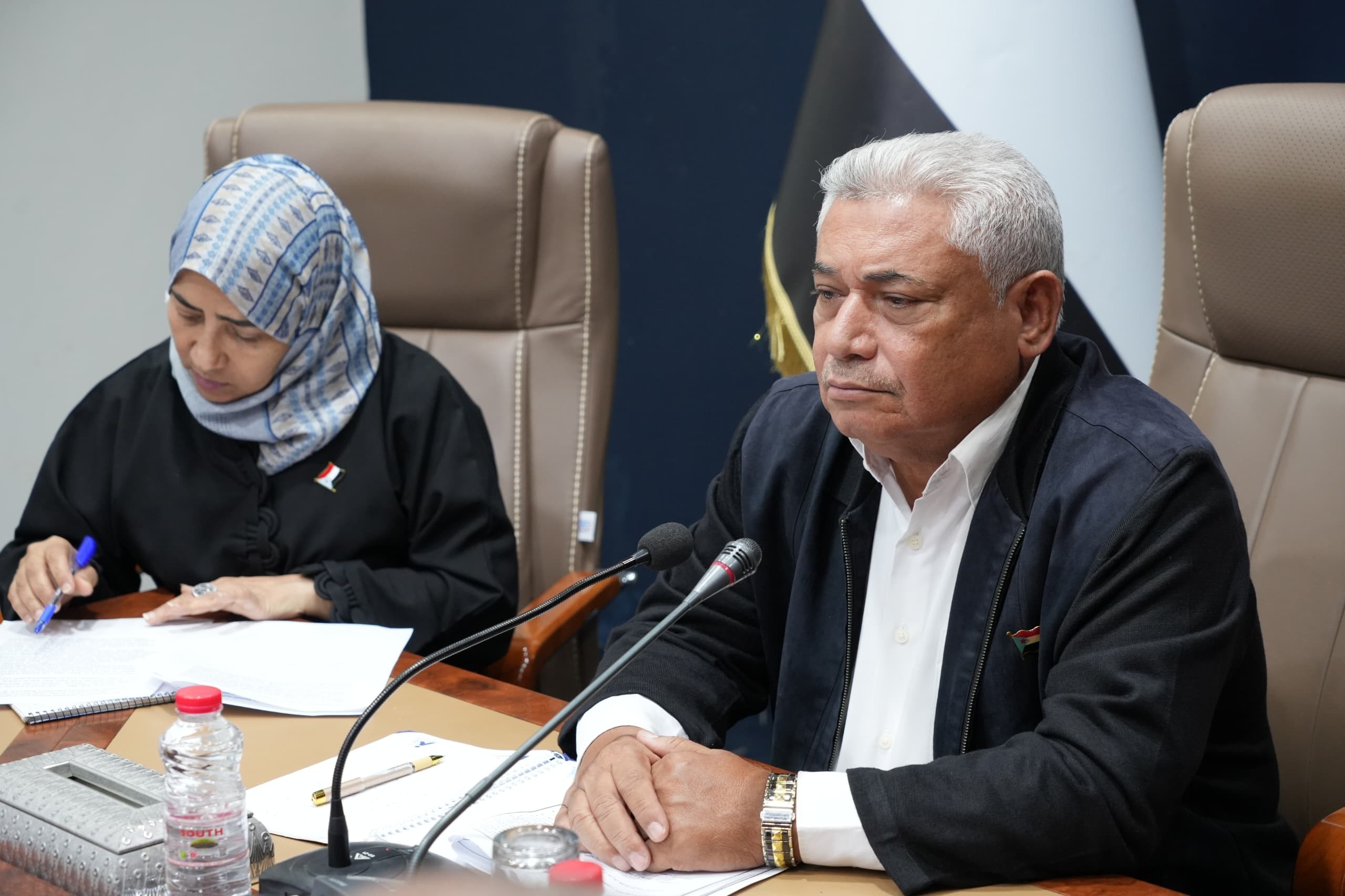 الأمانة العامة تناقش اخر التحضيرات لمليونيات ذكرى تفويض الرئيس الزُبيدي التي ستقام بالعاصمة عدن وبقية محافظات الجنوب الأمانة العامة تناقش اخر التحضيرات لمليونيات ذكرى تفويض الرئيس الزُبيدي التي ستقام بالعاصمة عدن وبقية محافظات الجنوب