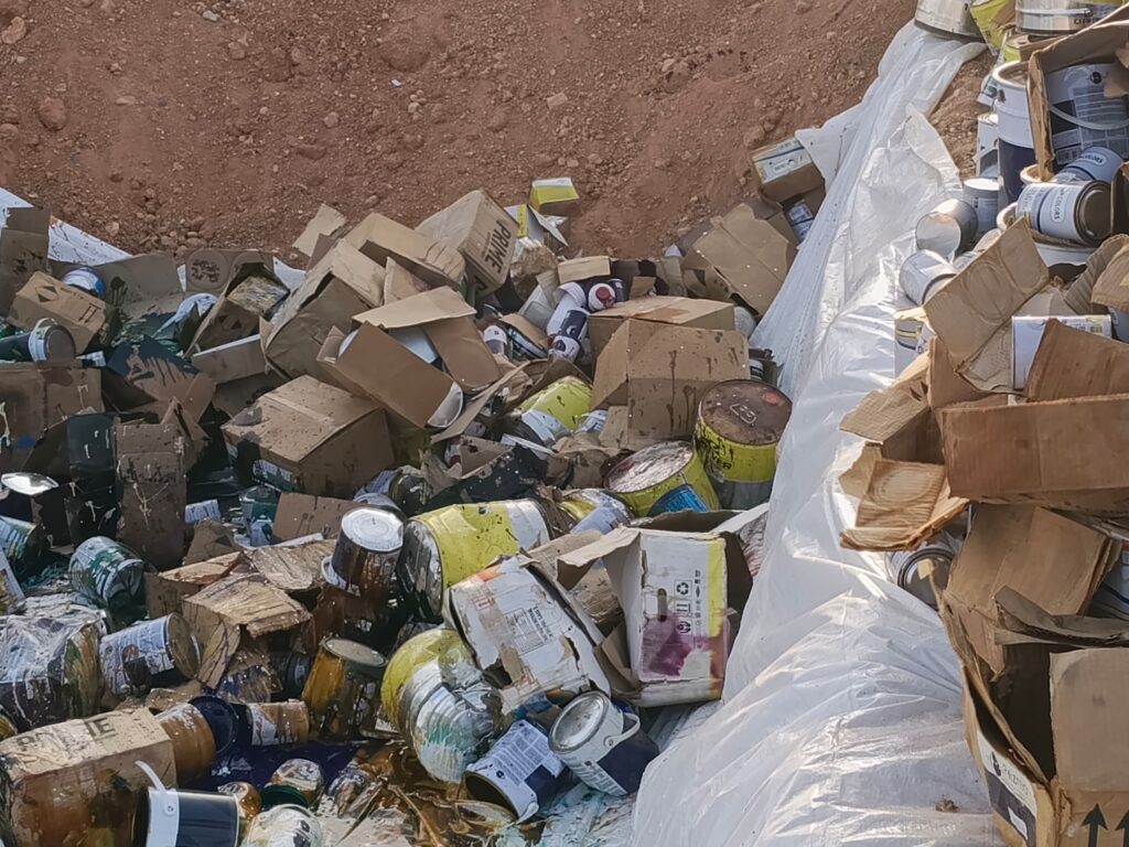 حضرموت: جمارك منفذ الوديعة تتلف بضائع منتهية وممنوعة بقيمة 46 مليون ريال - حضرموت: جمارك منفذ الوديعة تتلف بضائع منتهية وممنوعة بقيمة 46 مليون ريال -