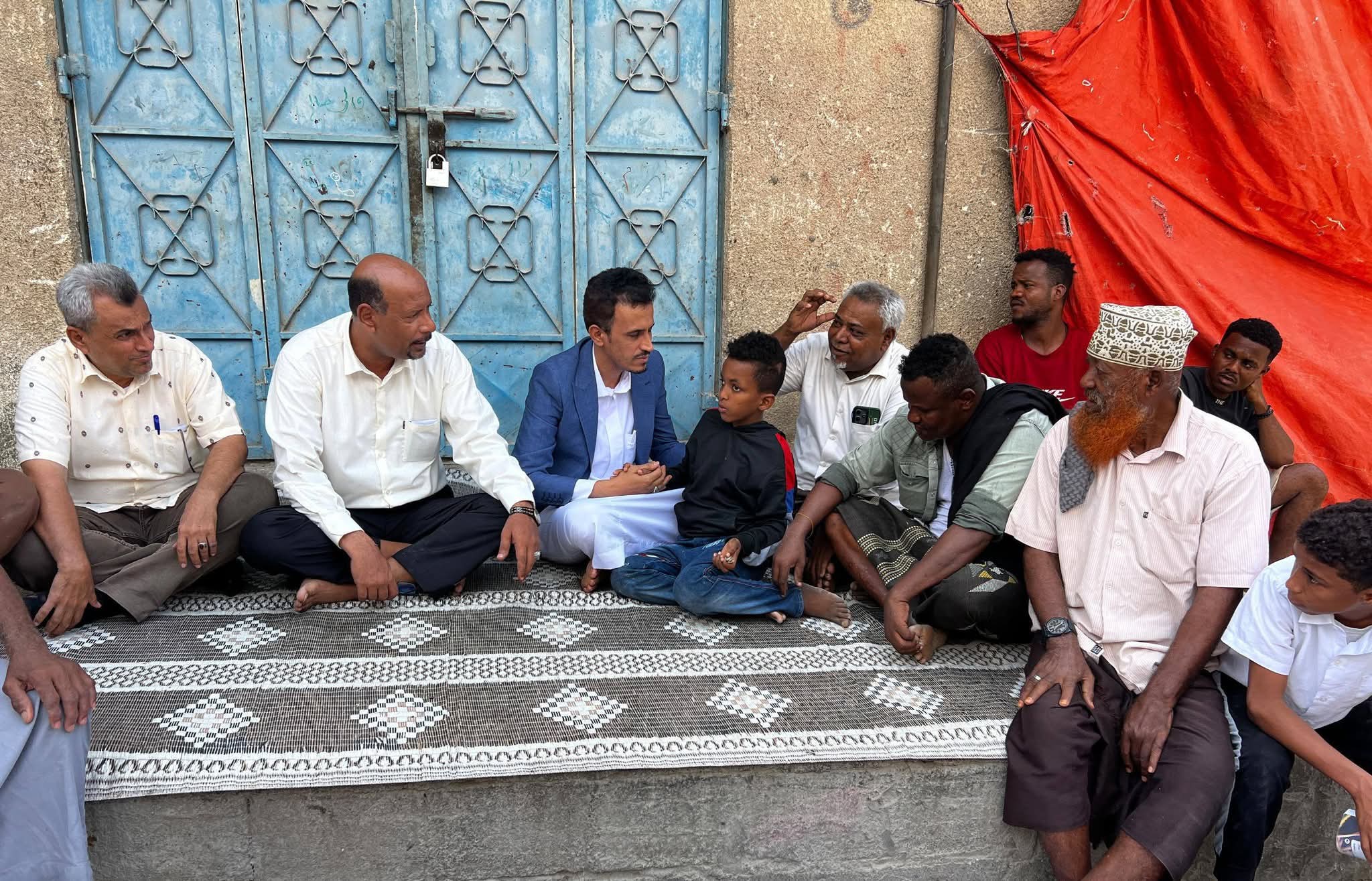 وكيل محافظة حضرموت يعزي أسر ضحايا أحداث الأمس ويطمئن على صحة المصابين بالمكلا - وكيل محافظة حضرموت يعزي أسر ضحايا أحداث الأمس ويطمئن على صحة المصابين بالمكلا -
