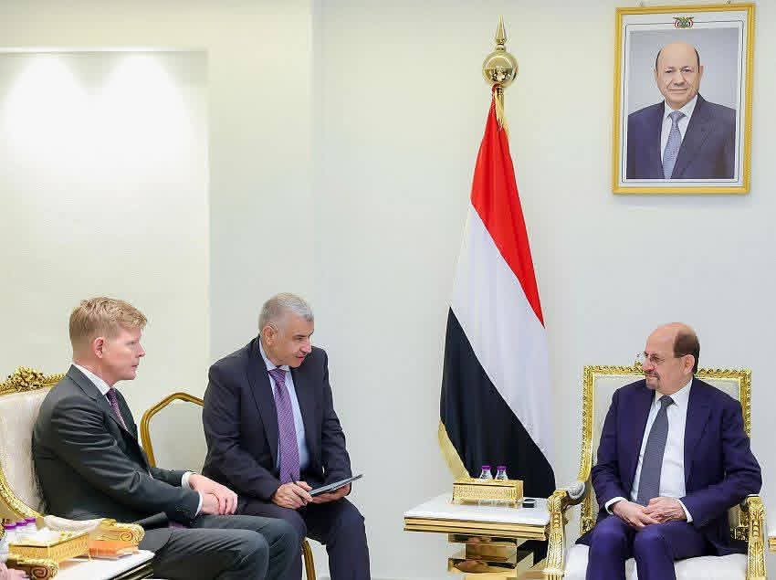 رئيس الوزراء يناقش مع المبعوث الأممي مستجدات الأوضاع ويؤكد أهمية دفع ملف المحتجزين - رئيس الوزراء يناقش مع المبعوث الأممي مستجدات الأوضاع ويؤكد أهمية دفع ملف المحتجزين -