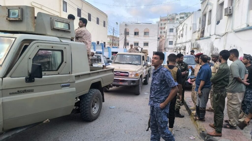 بالصور الاجهزة الامنية والعسكرية تقوم بحملة لضبط مطلوبين للجهات القضائية بالمكلا بالصور الاجهزة الامنية والعسكرية تقوم بحملة لضبط مطلوبين للجهات القضائية بالمكلا