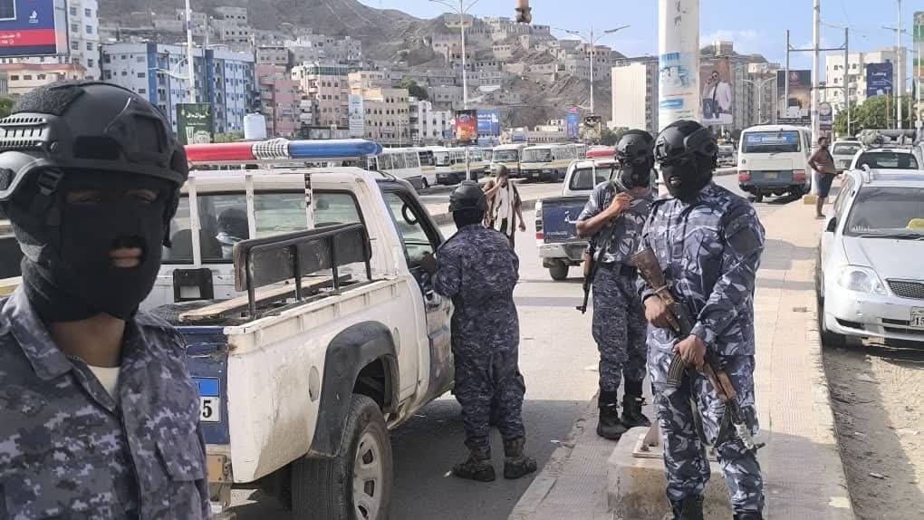 بالصور الاجهزة الامنية والعسكرية تقوم بحملة لضبط مطلوبين للجهات القضائية بالمكلا بالصور الاجهزة الامنية والعسكرية تقوم بحملة لضبط مطلوبين للجهات القضائية بالمكلا