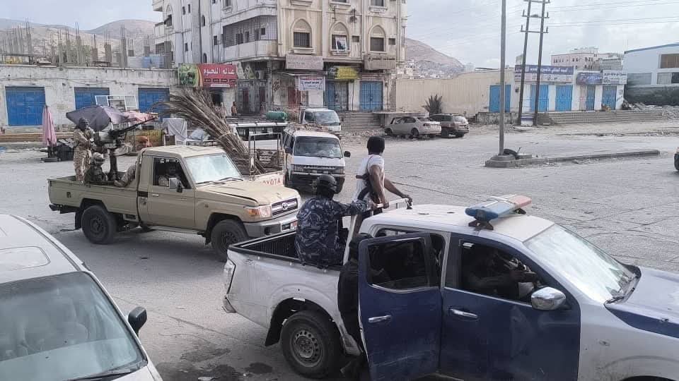 بالصور الاجهزة الامنية والعسكرية تقوم بحملة لضبط مطلوبين للجهات القضائية بالمكلا بالصور الاجهزة الامنية والعسكرية تقوم بحملة لضبط مطلوبين للجهات القضائية بالمكلا