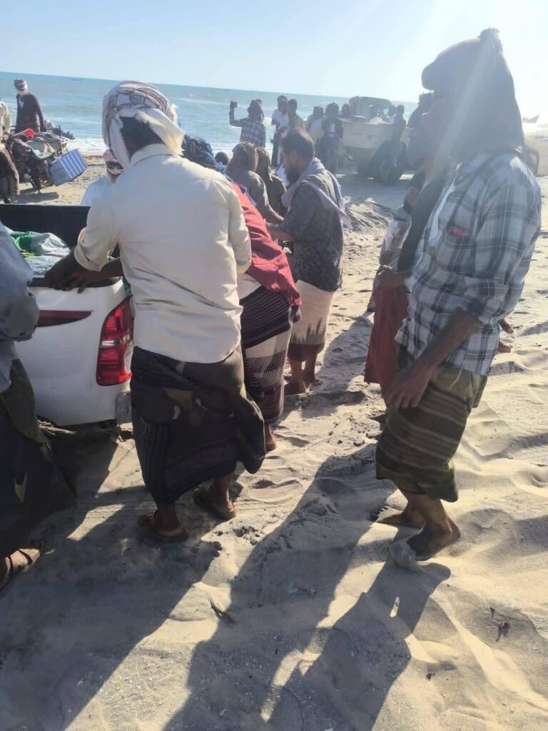 العثور على احد جثامين الصيادين بعد خمسة أيام من فقدانهم بسواحل أبين واستمرار البحث عن شقيقه العثور على احد جثامين الصيادين بعد خمسة أيام من فقدانهم بسواحل أبين واستمرار البحث عن شقيقه