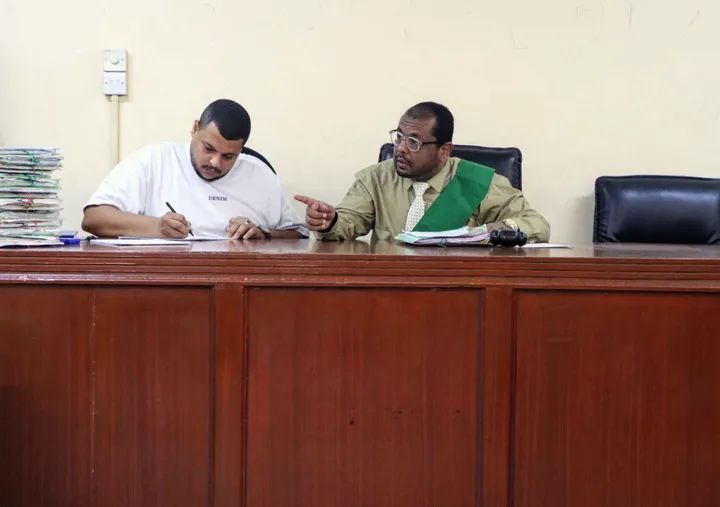 محكمة صيرة تبدأ محاكمة متهم بقتل زكريا عزيز وتؤجل للنطق بالمرافعات الختامية الأربعاء محكمة صيرة تبدأ محاكمة متهم بقتل زكريا عزيز وتؤجل للنطق بالمرافعات الختامية الأربعاء