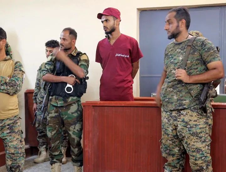 محكمة صيرة تبدأ محاكمة متهم بقتل زكريا عزيز وتؤجل للنطق بالمرافعات الختامية الأربعاء محكمة صيرة تبدأ محاكمة متهم بقتل زكريا عزيز وتؤجل للنطق بالمرافعات الختامية الأربعاء