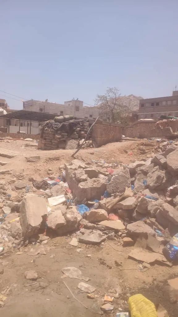 مطالبات مجتمعية بإعادة تأهيل حديقة ديس المكلا ورفع العشش والمخلفات "صور" مطالبات مجتمعية بإعادة تأهيل حديقة ديس المكلا ورفع العشش والمخلفات "صور"