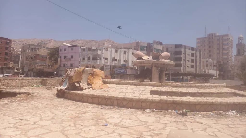 مطالبات مجتمعية بإعادة تأهيل حديقة ديس المكلا ورفع العشش والمخلفات "صور" مطالبات مجتمعية بإعادة تأهيل حديقة ديس المكلا ورفع العشش والمخلفات "صور"