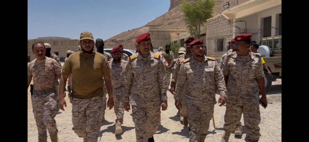 رئيس عمليات المنطقة العسكرية الأولى يتفقد لجنتي حصر القوة بمعسكر السويري رئيس عمليات المنطقة العسكرية الأولى يتفقد لجنتي حصر القوة بمعسكر السويري