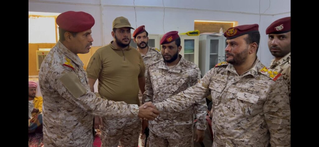 رئيس عمليات المنطقة العسكرية الأولى يتفقد لجنتي حصر القوة بمعسكر السويري رئيس عمليات المنطقة العسكرية الأولى يتفقد لجنتي حصر القوة بمعسكر السويري