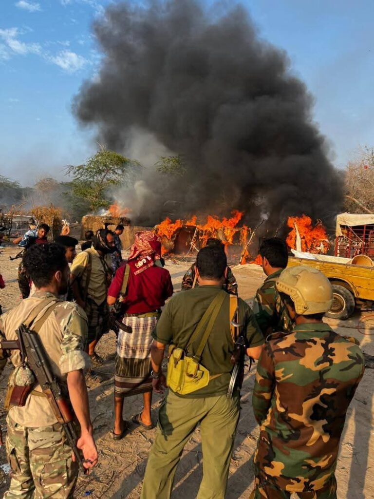 بالصور .. حملة الامنية بتوجيهات محافظ أبين لمداهمة معسكرات التهريب في أحور بالصور .. حملة الامنية بتوجيهات محافظ أبين لمداهمة معسكرات التهريب في أحور