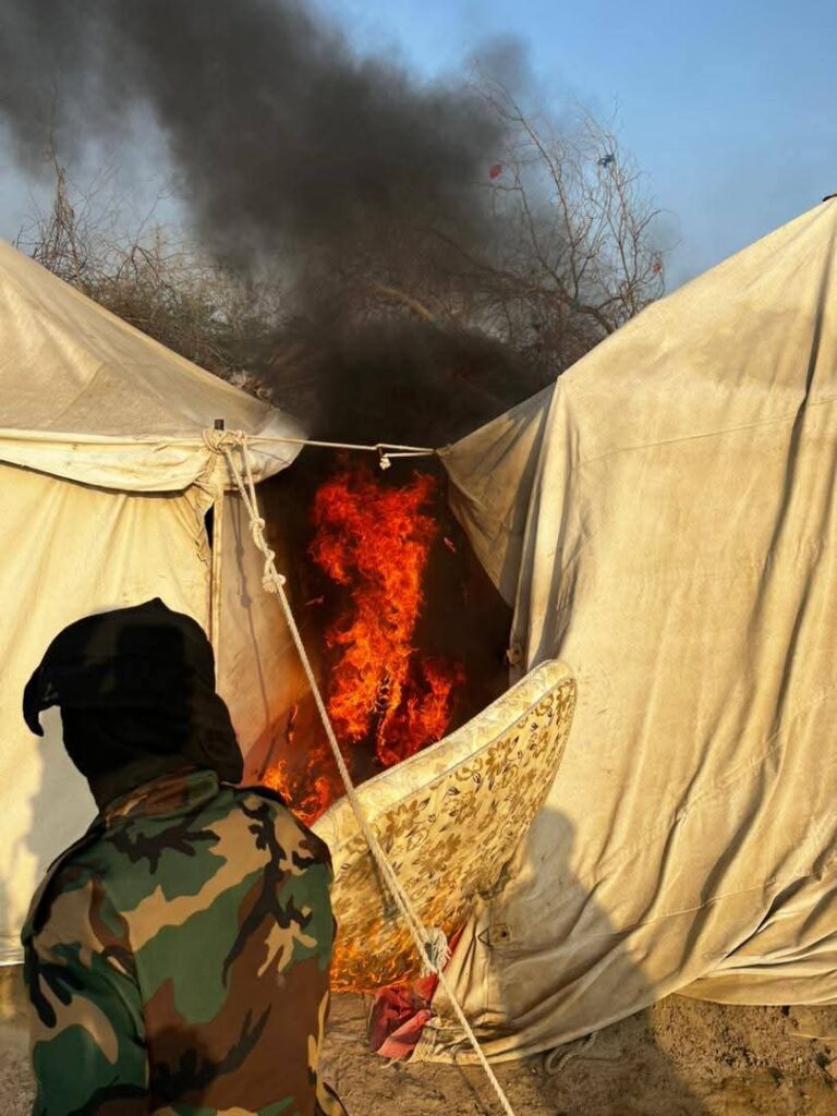 بالصور .. حملة الامنية بتوجيهات محافظ أبين لمداهمة معسكرات التهريب في أحور بالصور .. حملة الامنية بتوجيهات محافظ أبين لمداهمة معسكرات التهريب في أحور