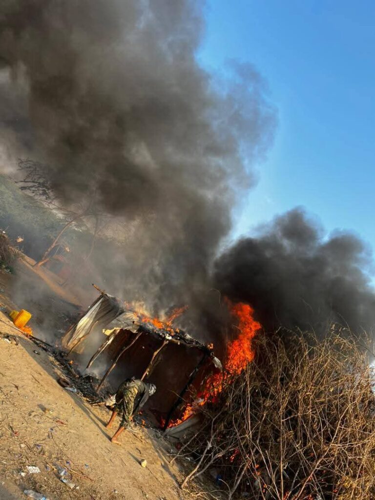 بالصور .. حملة الامنية بتوجيهات محافظ أبين لمداهمة معسكرات التهريب في أحور بالصور .. حملة الامنية بتوجيهات محافظ أبين لمداهمة معسكرات التهريب في أحور