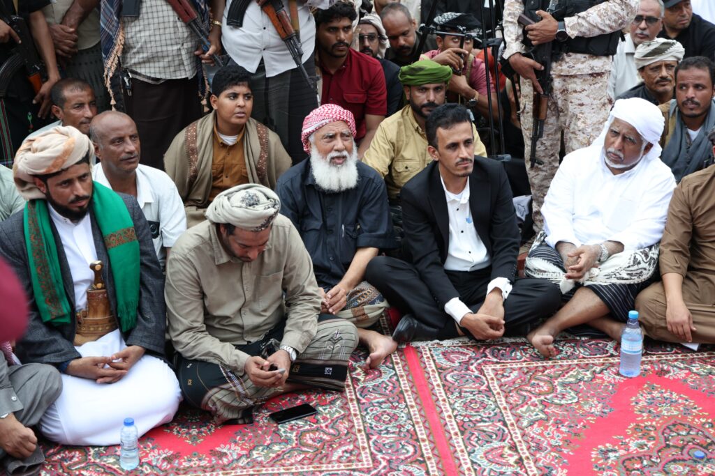 أبناء حضرموت ينظمون وقفتين حاشدتين تنديدًا بالاعتداءات الإيرانية على المملكة العربية السعودية والدول العربية أبناء حضرموت ينظمون وقفتين حاشدتين تنديدًا بالاعتداءات الإيرانية على المملكة العربية السعودية والدول العربية