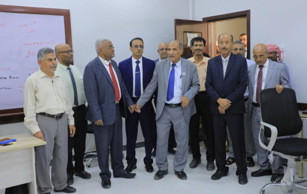 وزير الإدارة المحلية ووكيل محافظة حضرموت يتفقدان جامعة سيئون ويشيدان بالمستوى الأكاديمي والتعليمي الذي تقدمه وزير الإدارة المحلية ووكيل محافظة حضرموت يتفقدان جامعة سيئون ويشيدان بالمستوى الأكاديمي والتعليمي الذي تقدمه