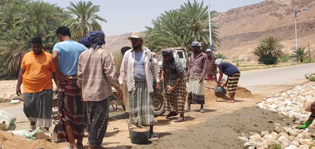 ابناء "وادي بن سلمان" بتاربة ينفذون مبادرة لإصلاح الطرقات المتضررة من السيول "شاهد الصور" ابناء "وادي بن سلمان" بتاربة ينفذون مبادرة لإصلاح الطرقات المتضررة من السيول "شاهد الصور"