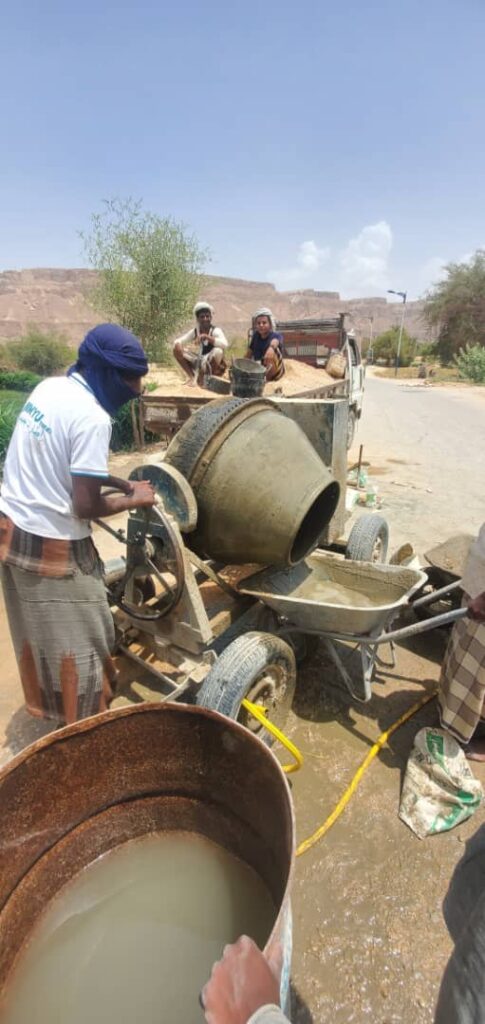 ابناء "وادي بن سلمان" بتاربة ينفذون مبادرة لإصلاح الطرقات المتضررة من السيول "شاهد الصور" ابناء "وادي بن سلمان" بتاربة ينفذون مبادرة لإصلاح الطرقات المتضررة من السيول "شاهد الصور"