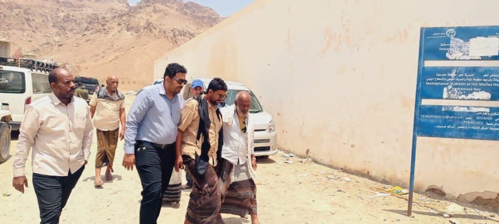 مدير عام مكتب الصحة بساحل حضرموت يتفقد مستشفى الفقيد الشاذلي بمديرية حجر مدير عام مكتب الصحة بساحل حضرموت يتفقد مستشفى الفقيد الشاذلي بمديرية حجر