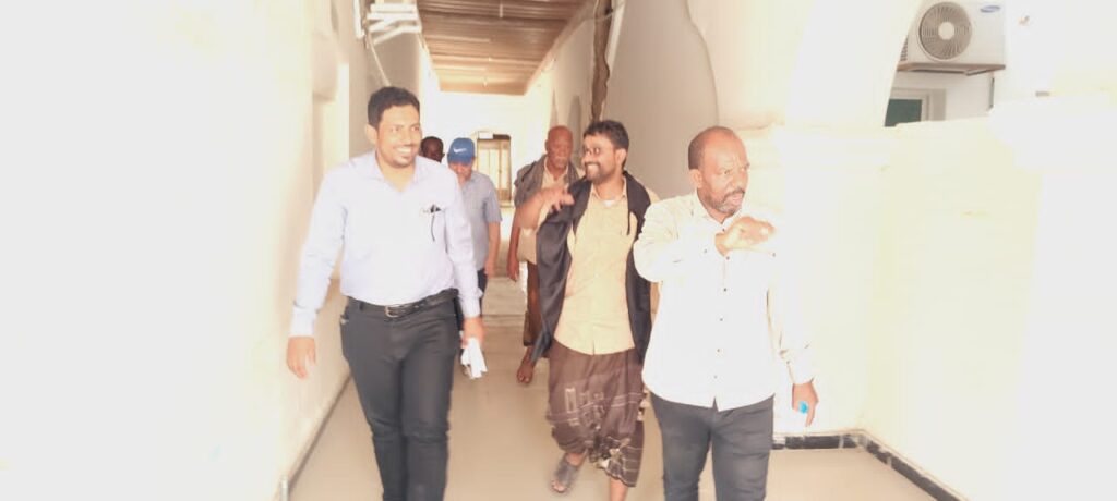 مدير عام مكتب الصحة بساحل حضرموت يتفقد مستشفى الفقيد الشاذلي بمديرية حجر مدير عام مكتب الصحة بساحل حضرموت يتفقد مستشفى الفقيد الشاذلي بمديرية حجر