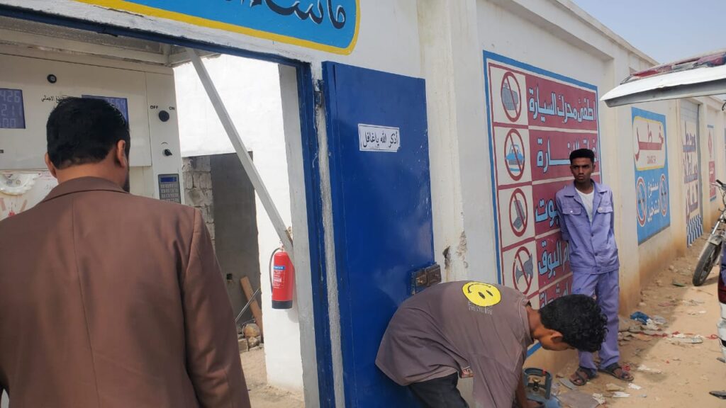 بالصور .. حملة رقابية مشددة في سيئون.. إغلاق محطات غاز مخالفة والتأكيد على إجراءات صارمة لضبط الأسعار بالصور .. حملة رقابية مشددة في سيئون.. إغلاق محطات غاز مخالفة والتأكيد على إجراءات صارمة لضبط الأسعار
