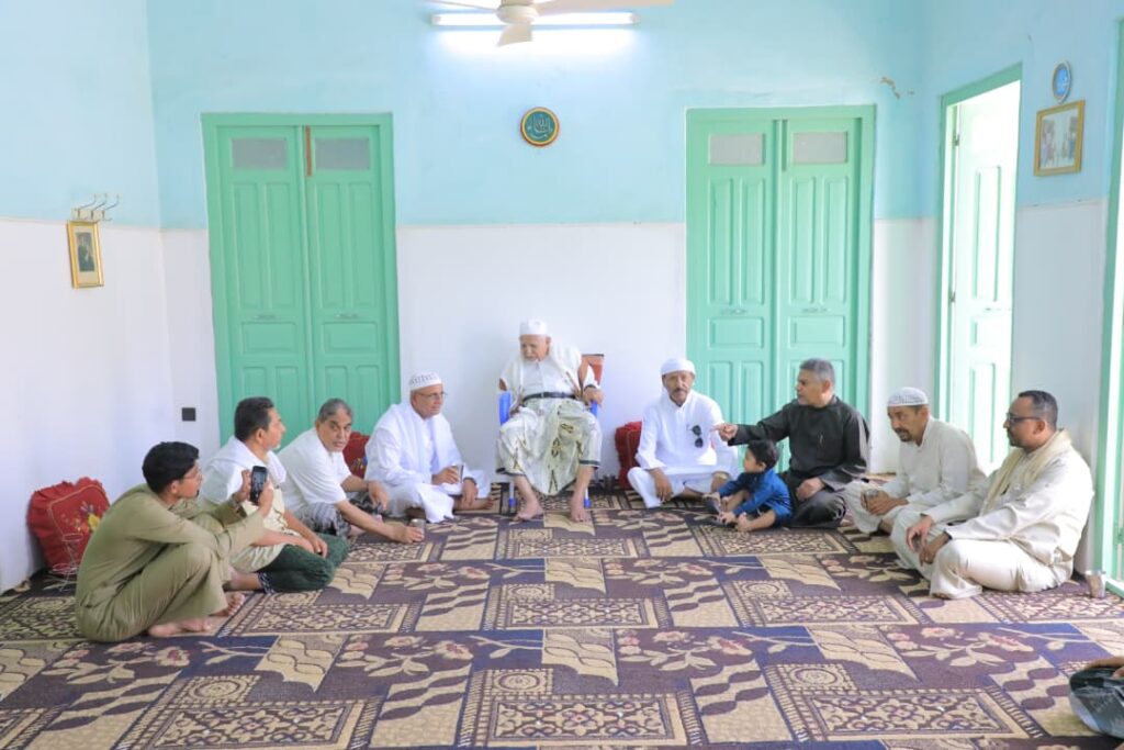 الوكيل بارباع يزور الدكتور عبدالله بن جعفر الكثيري للاطمئنان عليه ويشيد بإسهاماته الطبية في وادي حضرموت الوكيل بارباع يزور الدكتور عبدالله بن جعفر الكثيري للاطمئنان عليه ويشيد بإسهاماته الطبية في وادي حضرموت