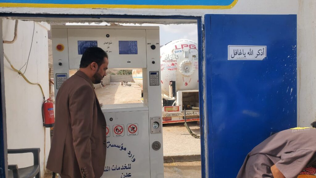 بالصور .. حملة رقابية مشددة في سيئون.. إغلاق محطات غاز مخالفة والتأكيد على إجراءات صارمة لضبط الأسعار بالصور .. حملة رقابية مشددة في سيئون.. إغلاق محطات غاز مخالفة والتأكيد على إجراءات صارمة لضبط الأسعار