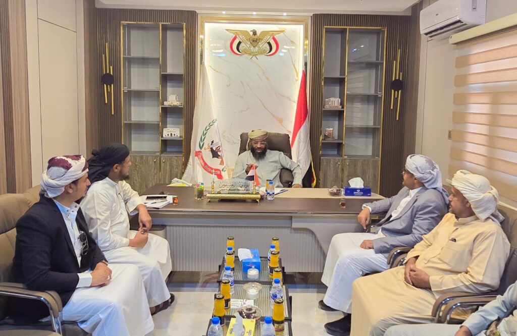 قيادة المنطقة العسكرية الأولى تستقبل مدير عام مصلحة شؤون القبائل وتؤكد تعزيز التنسيق الأمني قيادة المنطقة العسكرية الأولى تستقبل مدير عام مصلحة شؤون القبائل وتؤكد تعزيز التنسيق الأمني