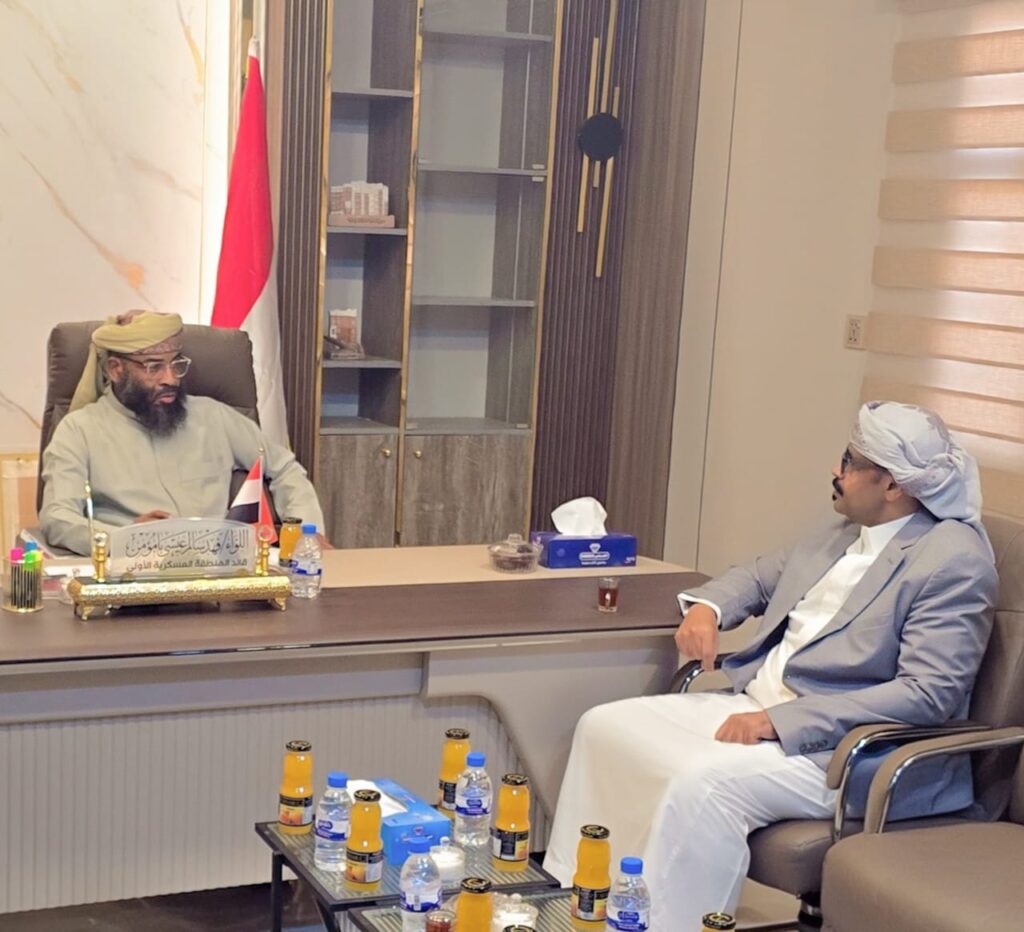 قيادة المنطقة العسكرية الأولى تستقبل مدير عام مصلحة شؤون القبائل وتؤكد تعزيز التنسيق الأمني قيادة المنطقة العسكرية الأولى تستقبل مدير عام مصلحة شؤون القبائل وتؤكد تعزيز التنسيق الأمني