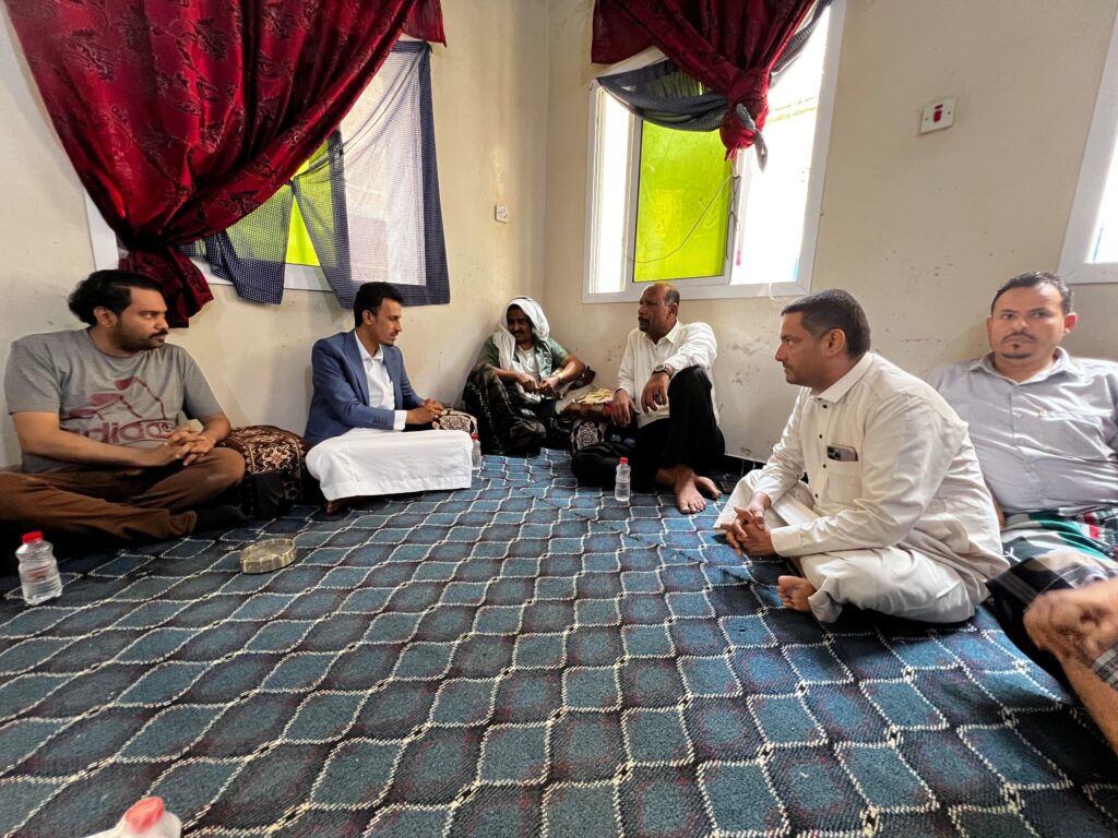 بتوجيهات عضو مجلس القيادة الرئاسي محافظ حضرموت..وكيل المحافظة الجيلاني يعزي أسر ضحايا أحداث الأمس ويطمئن على صحة المصابين بالمكلا بتوجيهات عضو مجلس القيادة الرئاسي محافظ حضرموت..وكيل المحافظة الجيلاني يعزي أسر ضحايا أحداث الأمس ويطمئن على صحة المصابين بالمكلا