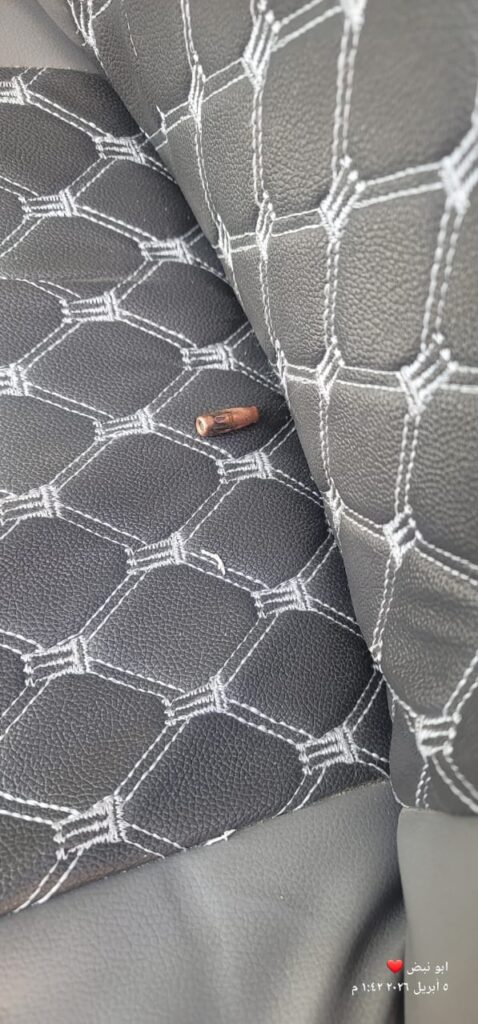 رصاصة طائشة تخترق زجاج سيارة مواطن بديس المكلا "صور" رصاصة طائشة تخترق زجاج سيارة مواطن بديس المكلا "صور"