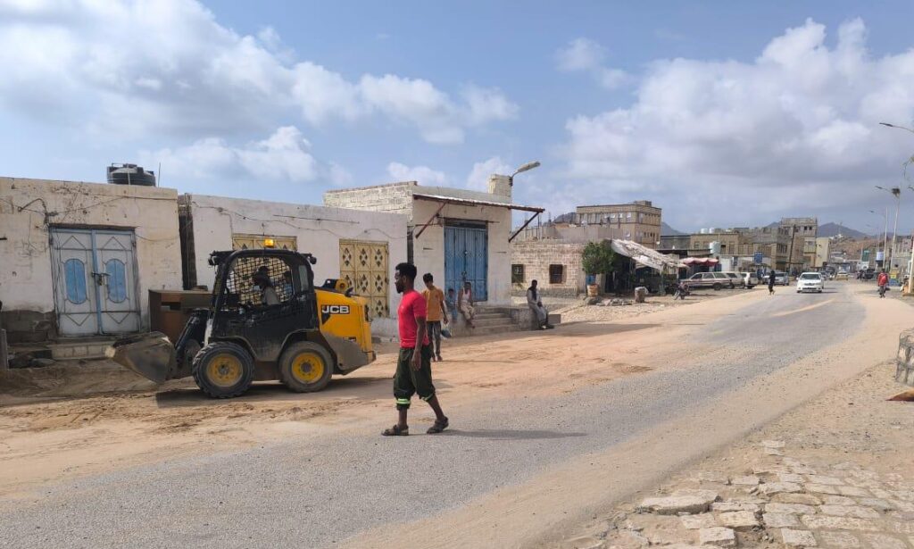 بتوجيهات من السلطة المحلية، وتنفيذ من مكتب الأشغال .. مناطق بروم ميفع تشهد استمرار حملة إزالة ورفع مخلفات الامطار والسيول بتوجيهات من السلطة المحلية، وتنفيذ من مكتب الأشغال .. مناطق بروم ميفع تشهد استمرار حملة إزالة ورفع مخلفات الامطار والسيول