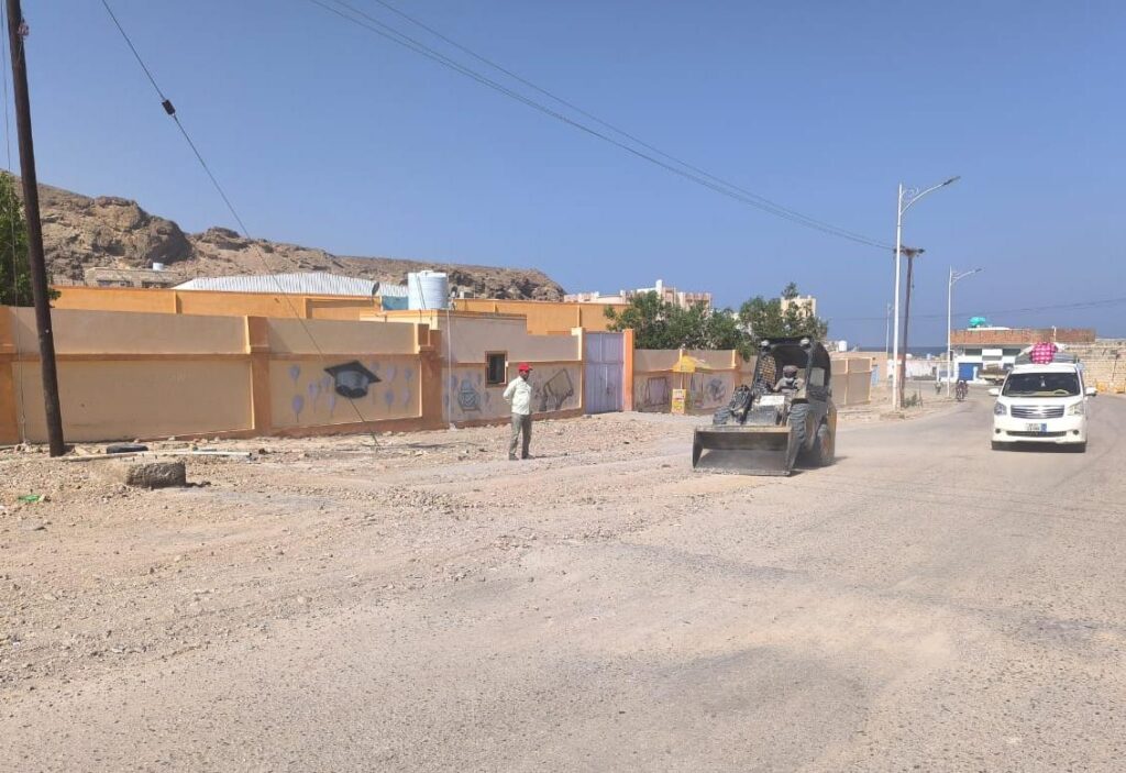 بتوجيهات من السلطة المحلية، وتنفيذ من مكتب الأشغال .. مناطق بروم ميفع تشهد استمرار حملة إزالة ورفع مخلفات الامطار والسيول بتوجيهات من السلطة المحلية، وتنفيذ من مكتب الأشغال .. مناطق بروم ميفع تشهد استمرار حملة إزالة ورفع مخلفات الامطار والسيول