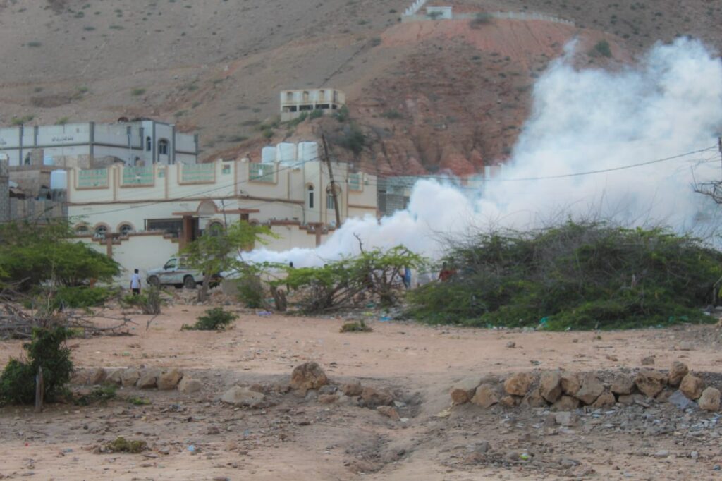 بتوجيهات واشراف مكتب الصحة بساحل حضرموت والسلطة المحلية في المديرية .. مكتب الصحة ببروم ميفع ينفذ حملة رش ضبابي لمكافحة البعوض بالمديرية بتوجيهات واشراف مكتب الصحة بساحل حضرموت والسلطة المحلية في المديرية .. مكتب الصحة ببروم ميفع ينفذ حملة رش ضبابي لمكافحة البعوض بالمديرية