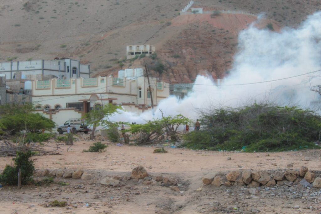 بتوجيهات واشراف مكتب الصحة بساحل حضرموت والسلطة المحلية في المديرية .. مكتب الصحة ببروم ميفع ينفذ حملة رش ضبابي لمكافحة البعوض بالمديرية بتوجيهات واشراف مكتب الصحة بساحل حضرموت والسلطة المحلية في المديرية .. مكتب الصحة ببروم ميفع ينفذ حملة رش ضبابي لمكافحة البعوض بالمديرية