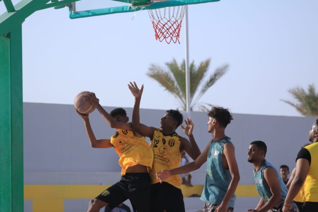 التعاون يوقف اتحاد حضرموت ويتصدر الترتيب بفارق الأسكور والهلال يتجاوز السلام في المجموعة الثانية لبطولة البرنامج السعودي لكرة السلة. التعاون يوقف اتحاد حضرموت ويتصدر الترتيب بفارق الأسكور والهلال يتجاوز السلام في المجموعة الثانية لبطولة البرنامج السعودي لكرة السلة.