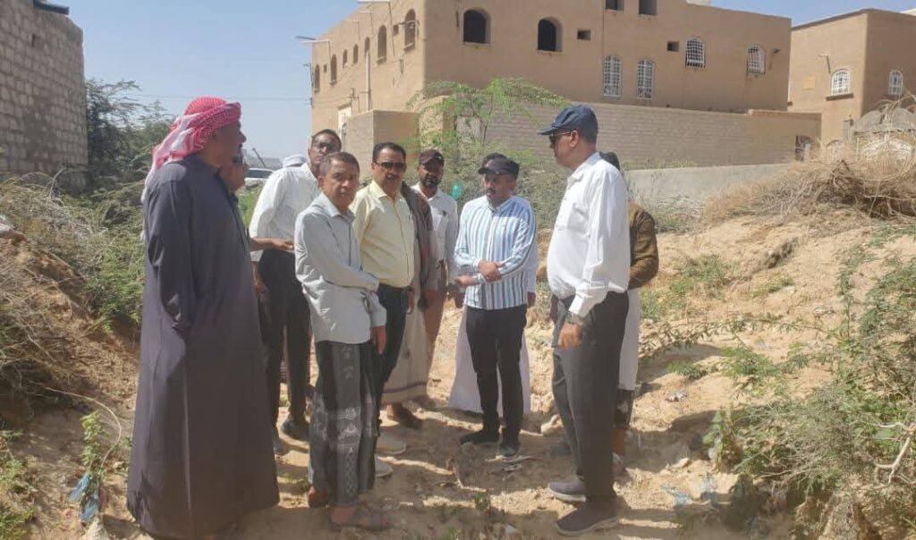 بتوجيهات الوكيل بارباع قيادة السلطة المحلية تنفذ نزولا ميدانيًا للإطلاع على التعديات والبناء العشوائي في مجاري السيول بسيئون بتوجيهات الوكيل بارباع قيادة السلطة المحلية تنفذ نزولا ميدانيًا للإطلاع على التعديات والبناء العشوائي في مجاري السيول بسيئون