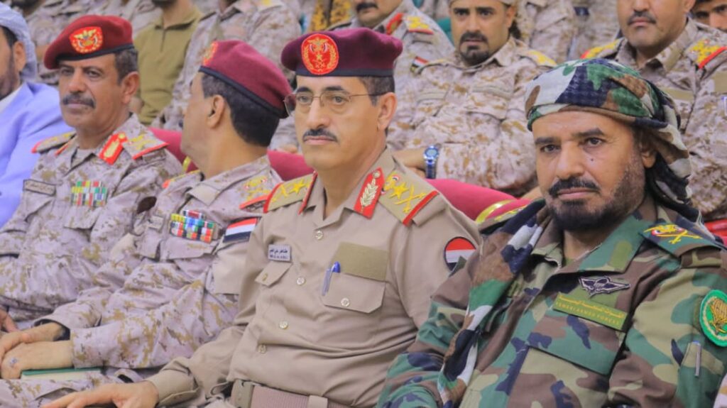 مأرب : وزير الدفاع يؤكد أن دماء الشهداء هي الشعلة التي ستضيء طريق الأحرار نحو العاصمة صنعاء مأرب : وزير الدفاع يؤكد أن دماء الشهداء هي الشعلة التي ستضيء طريق الأحرار نحو العاصمة صنعاء