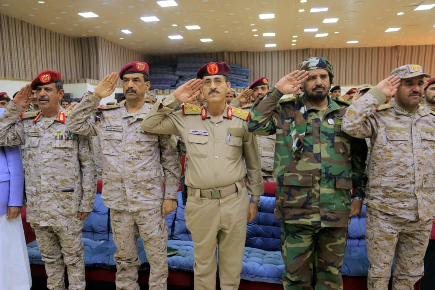 مأرب : وزير الدفاع يؤكد أن دماء الشهداء هي الشعلة التي ستضيء طريق الأحرار نحو العاصمة صنعاء مأرب : وزير الدفاع يؤكد أن دماء الشهداء هي الشعلة التي ستضيء طريق الأحرار نحو العاصمة صنعاء