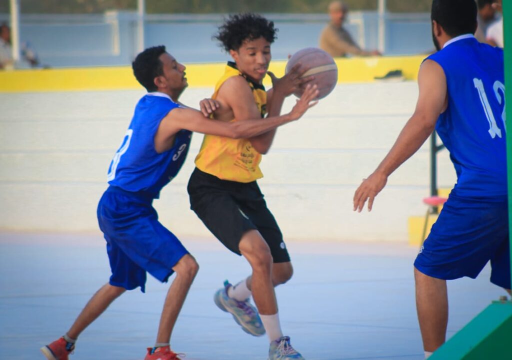 بتمويل من البرنامج السعودي لتنمية وإعمار اليمن ..اتحاد حضرموت يستعيد الصدارة وهلال السويري يواصل ملاحقته في بطولة البرنامج السعودي لكرة السلة بتمويل من البرنامج السعودي لتنمية وإعمار اليمن ..اتحاد حضرموت يستعيد الصدارة وهلال السويري يواصل ملاحقته في بطولة البرنامج السعودي لكرة السلة