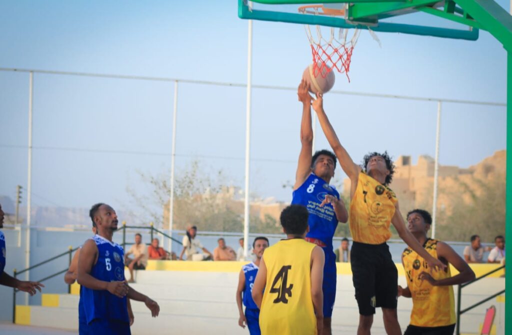 بتمويل من البرنامج السعودي لتنمية وإعمار اليمن ..اتحاد حضرموت يستعيد الصدارة وهلال السويري يواصل ملاحقته في بطولة البرنامج السعودي لكرة السلة بتمويل من البرنامج السعودي لتنمية وإعمار اليمن ..اتحاد حضرموت يستعيد الصدارة وهلال السويري يواصل ملاحقته في بطولة البرنامج السعودي لكرة السلة