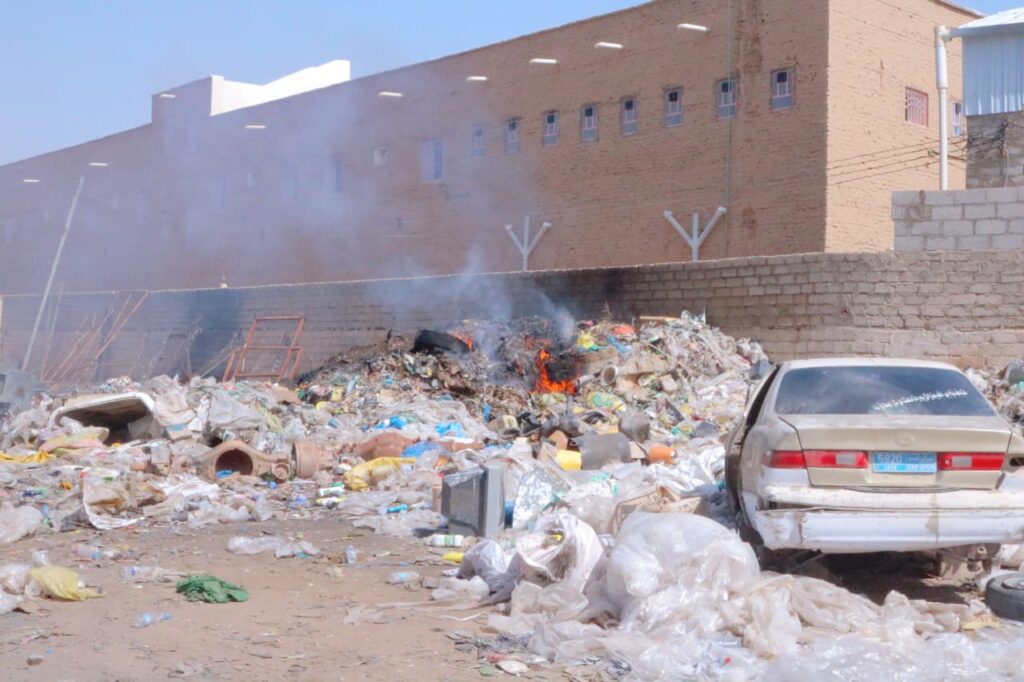 الوكيل بارباع يطلع على أضرار حريق محل للخردة بمدينة سيئون ويوجه بإخراج محلات الخردة خارج المدينة الوكيل بارباع يطلع على أضرار حريق محل للخردة بمدينة سيئون ويوجه بإخراج محلات الخردة خارج المدينة
