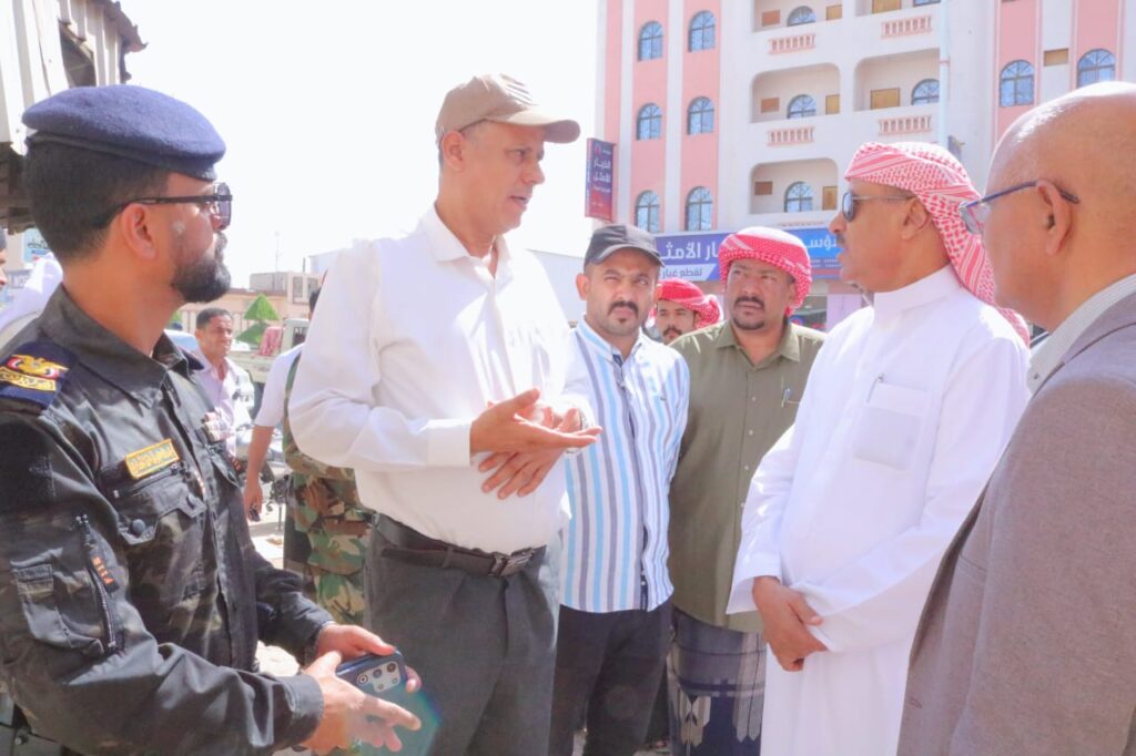الوكيل بارباع يطلع على أضرار حريق محل للخردة بمدينة سيئون ويوجه بإخراج محلات الخردة خارج المدينة الوكيل بارباع يطلع على أضرار حريق محل للخردة بمدينة سيئون ويوجه بإخراج محلات الخردة خارج المدينة