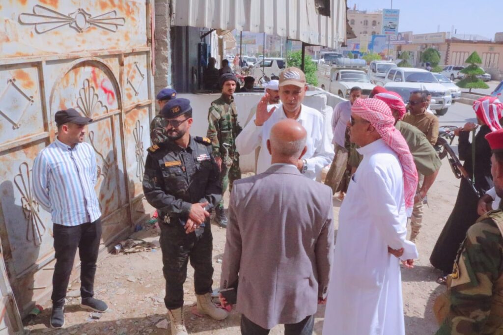 الوكيل بارباع يطلع على أضرار حريق محل للخردة بمدينة سيئون ويوجه بإخراج محلات الخردة خارج المدينة الوكيل بارباع يطلع على أضرار حريق محل للخردة بمدينة سيئون ويوجه بإخراج محلات الخردة خارج المدينة