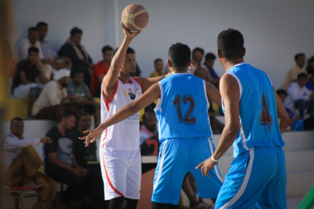 بطولة البرنامج السعودي لتنمية واعمار اليمن: سلة سيؤون تنفرد بالصدارة، بالفوز على شبام في اخر مباريات مرحلة الذهاب بطولة البرنامج السعودي لتنمية واعمار اليمن: سلة سيؤون تنفرد بالصدارة، بالفوز على شبام في اخر مباريات مرحلة الذهاب