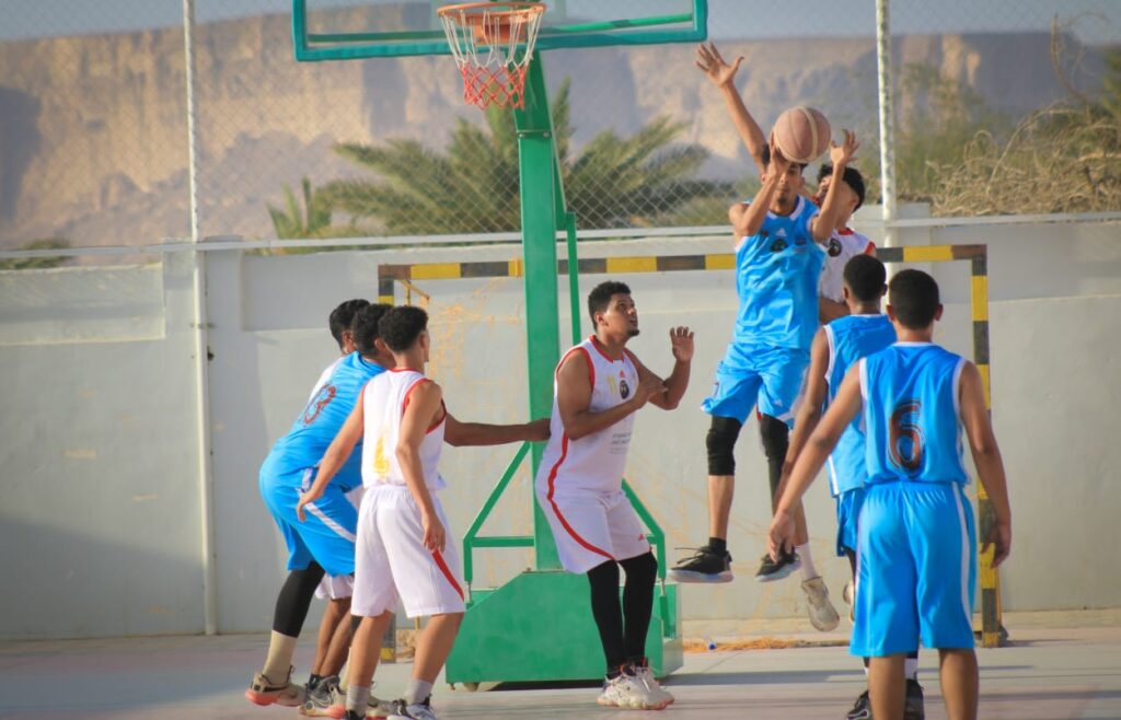 بطولة البرنامج السعودي لتنمية واعمار اليمن: سلة سيؤون تنفرد بالصدارة، بالفوز على شبام في اخر مباريات مرحلة الذهاب بطولة البرنامج السعودي لتنمية واعمار اليمن: سلة سيؤون تنفرد بالصدارة، بالفوز على شبام في اخر مباريات مرحلة الذهاب