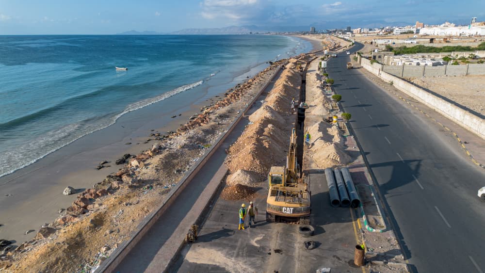"قرب استكمال المرحلة التجريبية لشبكة الصرف الصحي في المكلا واستعدادات إعادة سفلتة شارع الستين" "قرب استكمال المرحلة التجريبية لشبكة الصرف الصحي في المكلا واستعدادات إعادة سفلتة شارع الستين"
