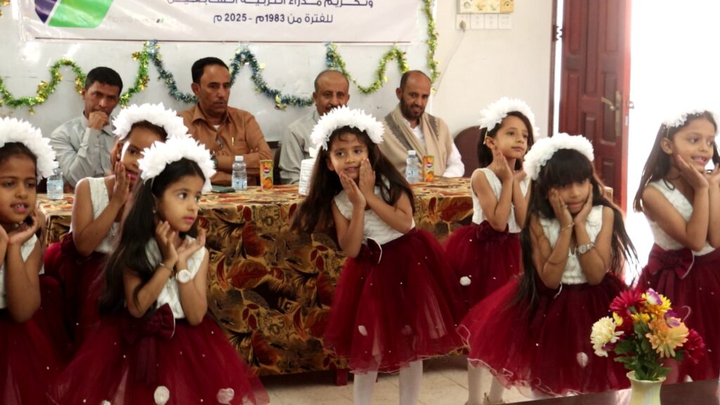 تربية دوعن تكرّم مدراء التربية السابقين والمدارس الفائزة بالأنشطة اللاصفية تربية دوعن تكرّم مدراء التربية السابقين والمدارس الفائزة بالأنشطة اللاصفية